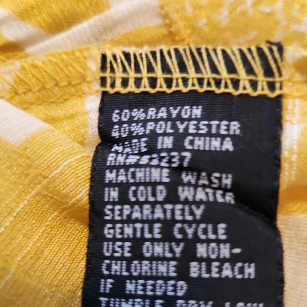 Yellow Floral Women's Top - Picture 3 of 3